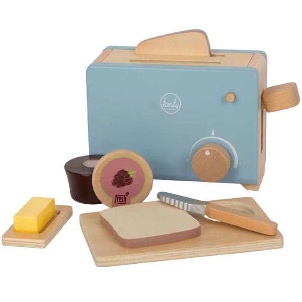 Spielzeug-Toasterset aus Holz mit Brot, Butter, Marmelade und einem Messer auf einem kleinen Holzschneidebrett – perfektes Zubehör für jede Kinderküche.