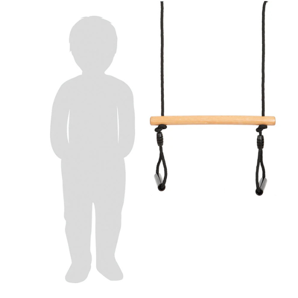 Silhouette eines Kindes neben einer Trapezschaukel im Outdoor-Bereich