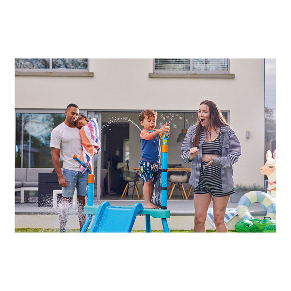 Water Park Spielcenter Splash Station Wasserpark mit Seifenblasen und Familie