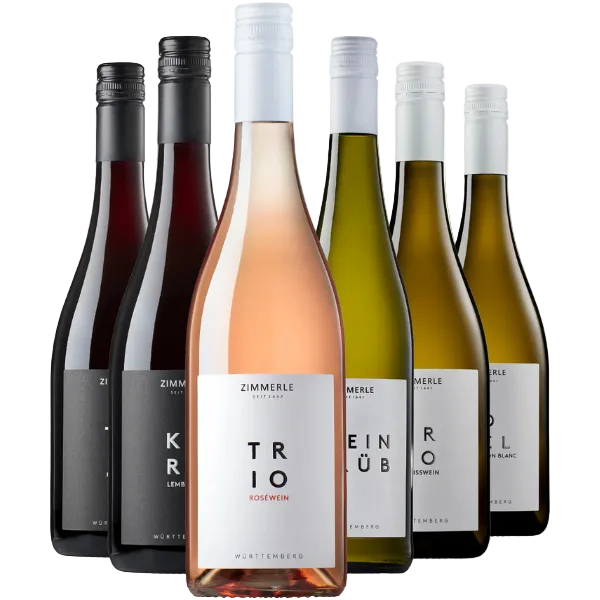 Sechs verschiedene Flaschen vom Weingut Zimmerle, darunter Rot-, Rosé- und Weißweine, in einer Reihe arrangiert – erleben Sie nachhaltigen Weinbau mit diesem exklusiven Degustationspaket.