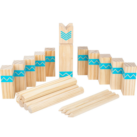Hölzernes Kubb-Wikingerspiel-Set mit blauen Markierungen, einschließlich Blöcken, Stäben und Eckpfählen, angeordnet auf einem weißen Hintergrund – perfekt als Outdoorspiel und Geschicklichkeitsspiel für lustige Zusammenkünfte im Freien.