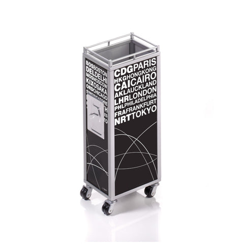 Ein schwarzer MINI TROLLEY Flugzeugtrolley mit Flughafen-Stadtcodes und weißen geschwungenen Linien an der Seite, der auf vier Rädern steht.