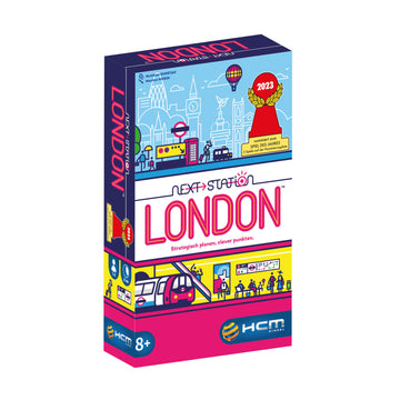 Farbenfrohe Flip'n'Write-Brettspielbox „Next Station London“ mit Stadtsymbolen, einem Londoner U-Bahn-Thema und einem Auszeichnungsabzeichen, empfohlen für Kinder ab 8 Jahren.