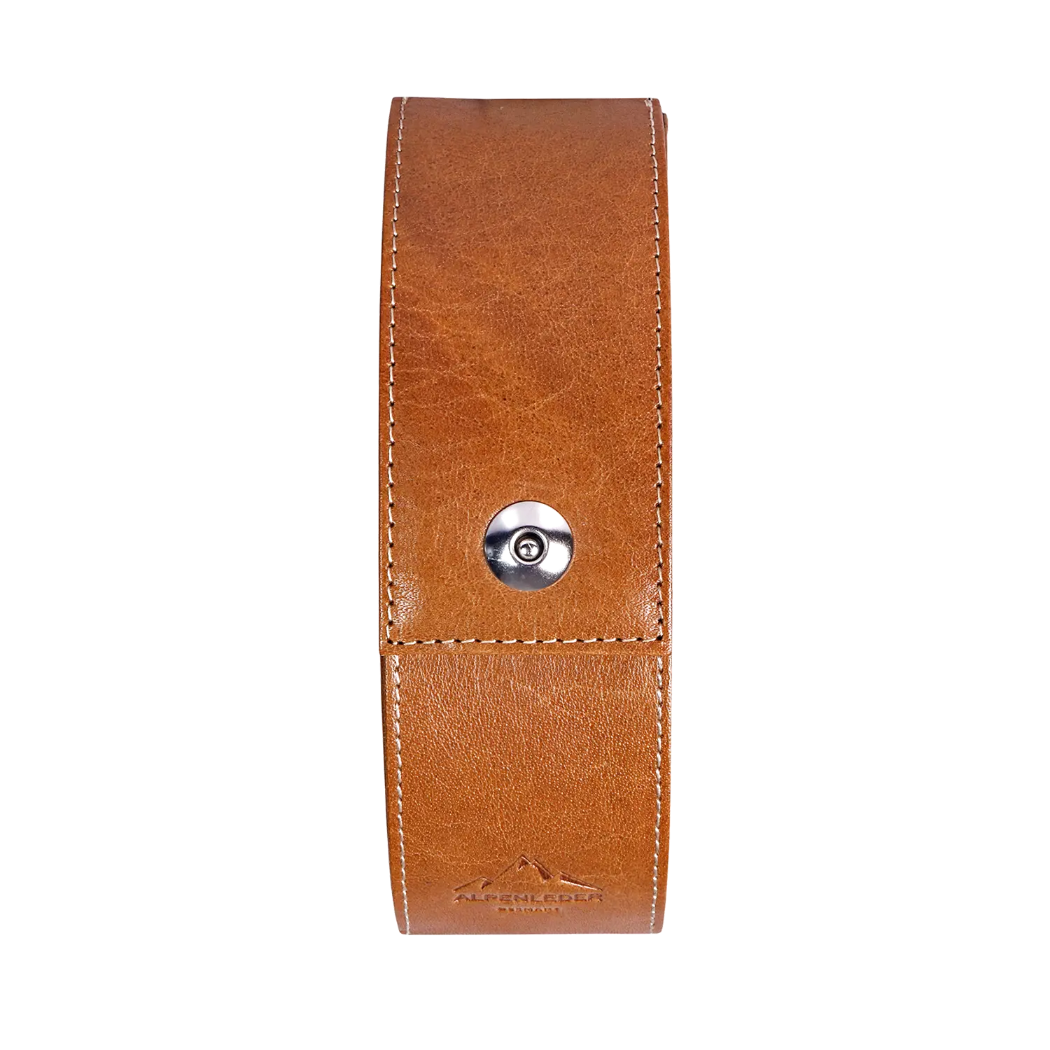 Ein braunes Büffellederarmband mit rundem Metallverschluss, sichtbarer Randnaht und dezentem GLUST-Logo am unteren Rand. Der Hintergrund ist schlicht weiß. Produkt: Brillenetui "GLUST".