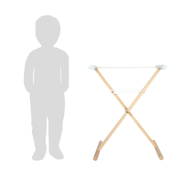 Unser Wäscheständer für Kinder neben der grauen Silhouette eines Kindes zur Darstellung der Größenverhältnisse.