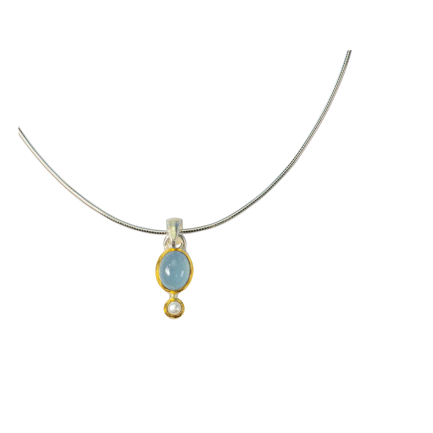 Collier "Estelle" aus 925er Silber mit ovalem Aquamarin und zartem Akzent.