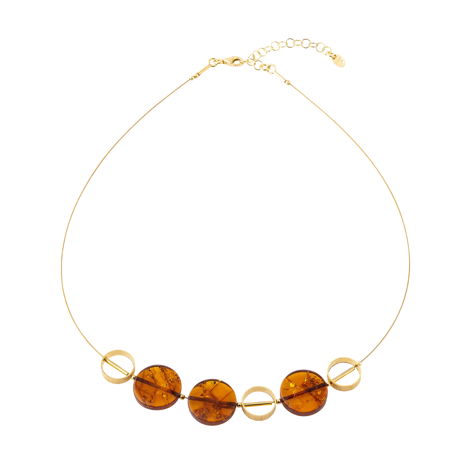 Schmuckset "Sinope" mit drei Bernsteinperlen und vier Goldringen ausgestellt.