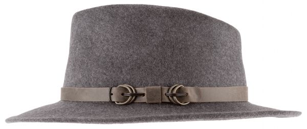 Ein grauer Fedora-Hut aus Wollfilz mit hellbraunem Band und Metallschnallendetail auf der Vorderseite, inspiriert von klassischen Borsalino-Hüten.