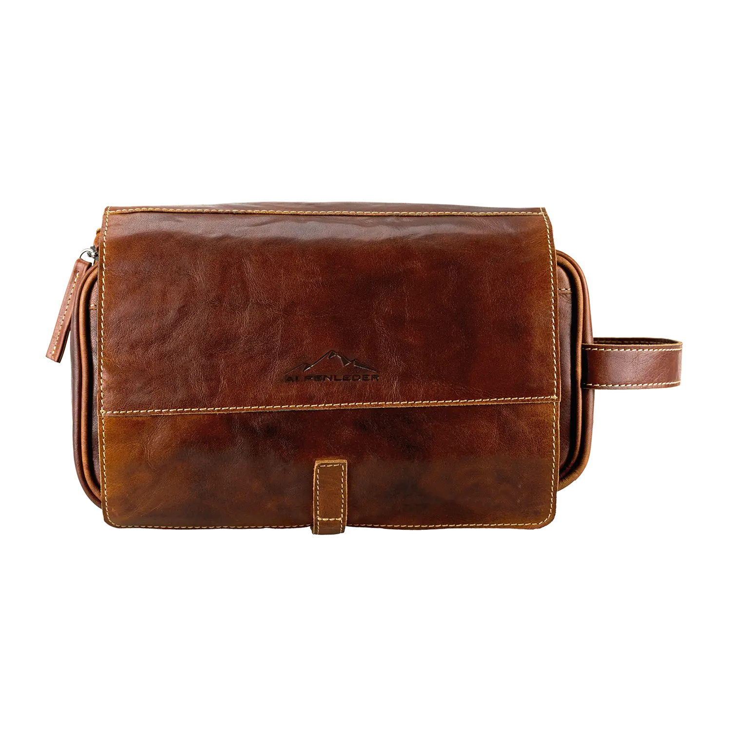 Eine rechteckige braune Kulturtasche für Damen und Herren aus Vollleder mit rechtsseitigem Griff, genähten Kanten, Frontklappe mit geprägtem Berglogo, sichtbaren Seitenfächern und wasserabweisendem Innenfutter zur sicheren Aufbewahrung wichtiger Dinge.