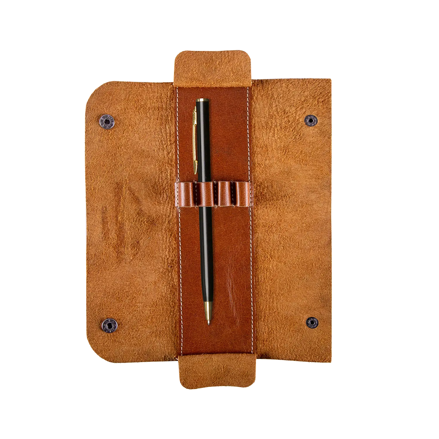 Die geöffnete braune Stiftemappe LISSI enthüllt elegant einen eleganten schwarzen Stift mit goldenen Akzenten, der von elastischen Schlaufen sicher gehalten wird. Flach aufgelegt mit sichtbaren Druckknöpfen an den Ecken ist dieses stilvolle Etui ideal für Ihre wertvollsten Schreibgeräte.