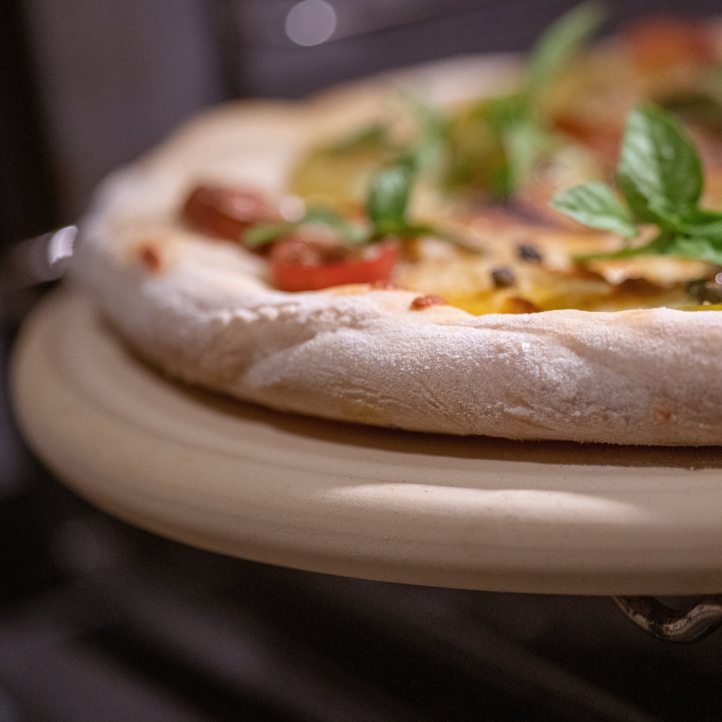 Pizzaplatte mit Saftrille