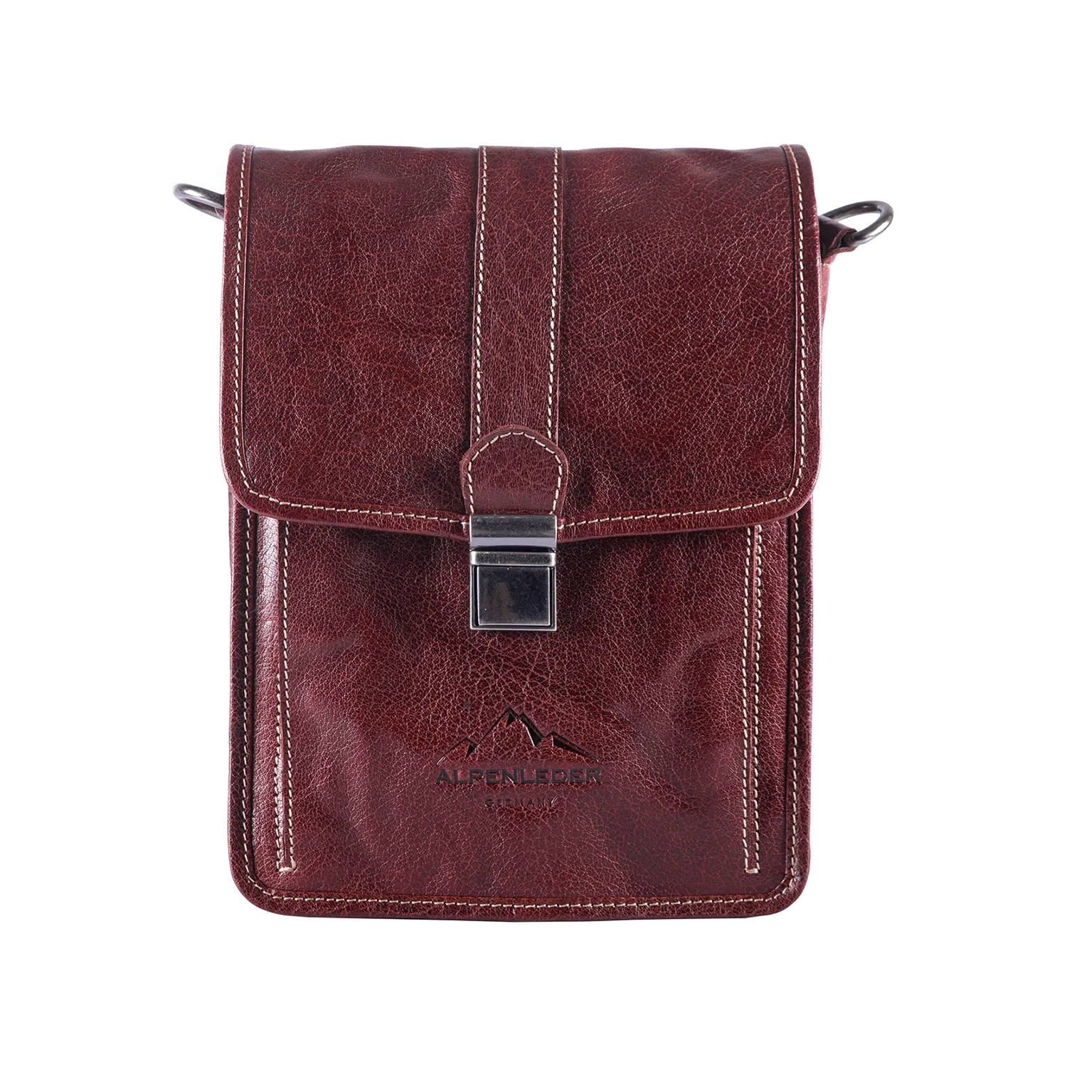 Die Schultertasche GALILEO ist aus braunem Leder mit weißen Nähten gefertigt und verfügt über eine Frontklappe mit Metallverschluss. Ein geprägtes kleines Berglogo mit Text ziert die Vorderseite. Ein praktisches Tabletfach ermöglicht den einfachen Zugriff auf Ihr Gerät.