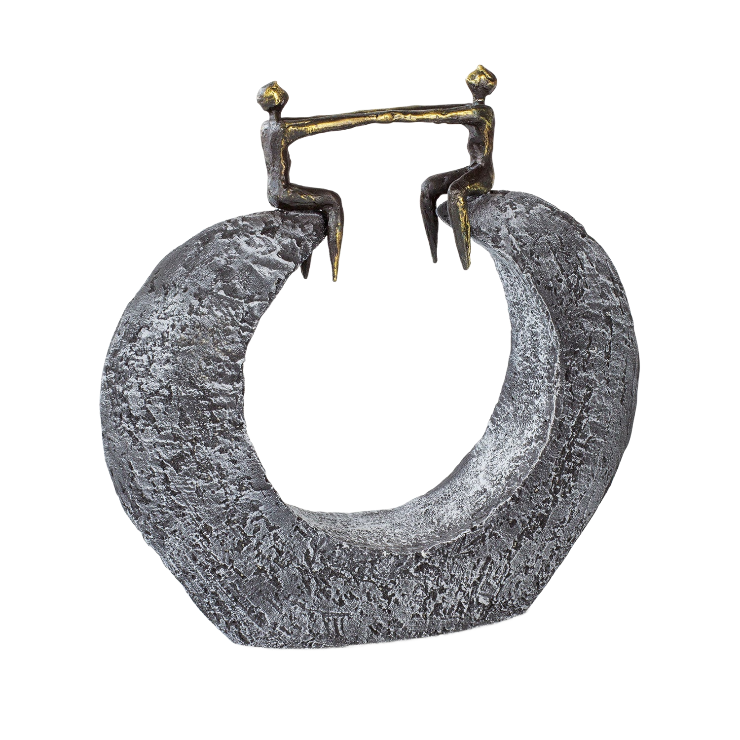 Metallskulptur "Zusammenhalt" mit zwei Figuren auf einem strukturierten Sockel.