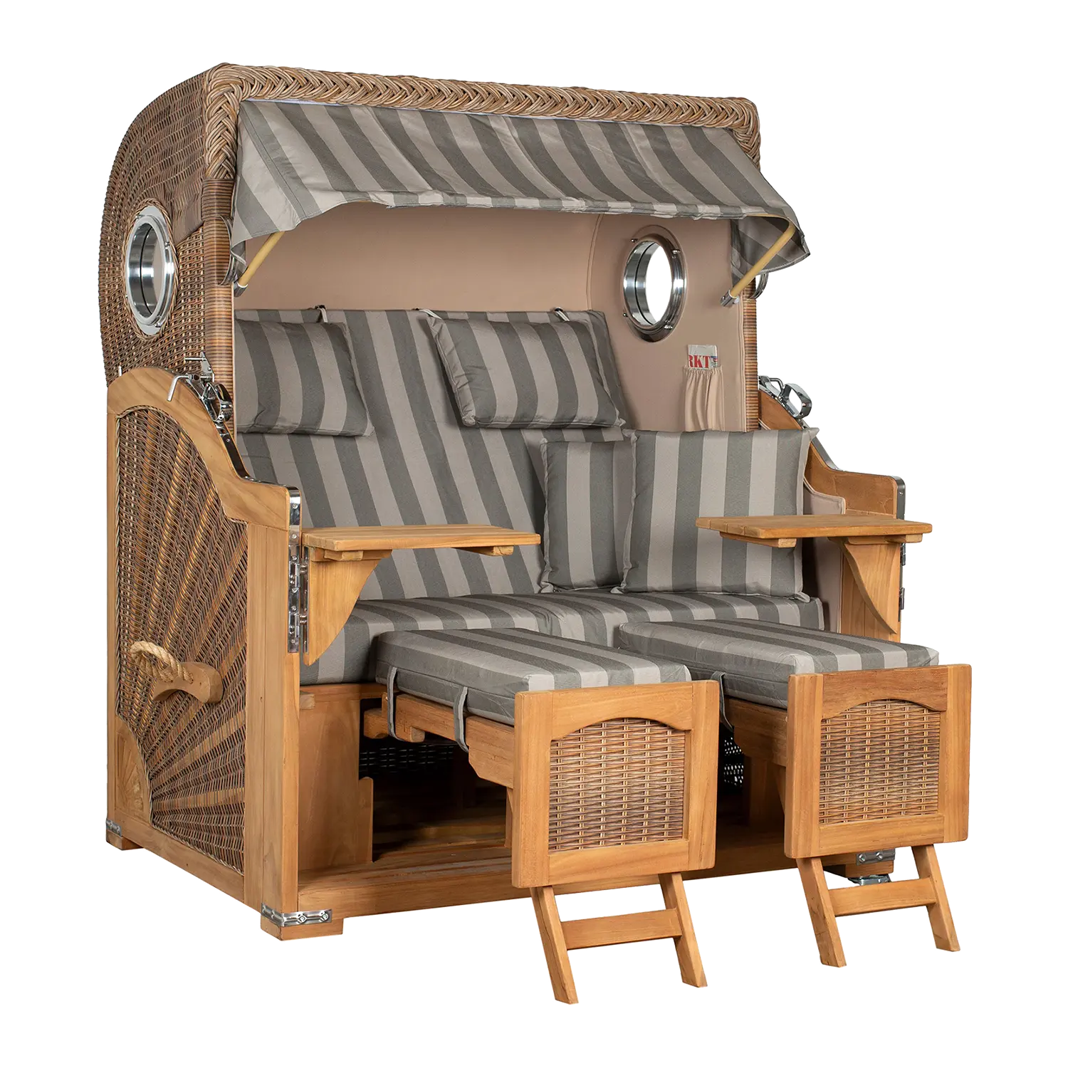 Entspannen Sie sich im Strandkorb 2,5-Sitzer grau gestreift mit UV-beständigem PE-Geflecht, grau gestreiften Kissen, zwei Liegesitzen mit Fußstützen, eleganten Armlehnen aus Holz und einem geschwungenen Baldachin mit zwei runden Seitenfenstern.