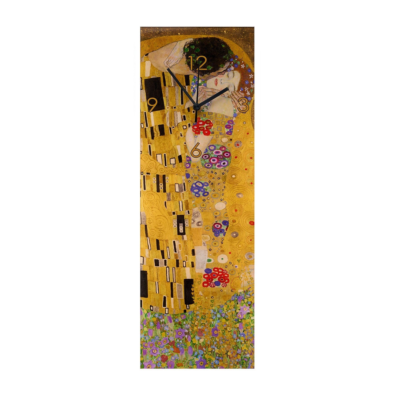 Die Wanduhr „Der Kuss“ zeigt Gustav Klimts „Kuss“ und zeigt ein sich umarmendes Paar in Goldtönen, floralen Motiven und geometrischen Formen. Schwarze Zeiger und Ziffern überlagern elegant das ikonische Klimt-Design.