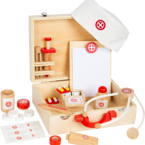 Bezauberndes Kinder-Arztkoffer-Spielset: Dieses hölzerne Spielzeug-Arztset enthält medizinische Instrumente wie ein Klemmbrett, eine Spritze, ein Stethoskop, Pillen und eine Krankenschwesterhaube – alles ordentlich verstaut in einer stabilen Holzbox.