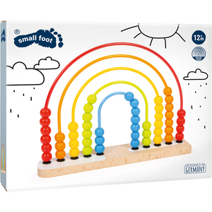 Regenbogenfarbenes Motorikschleifen-Spielzeug aus Holz auf einer Schachtel mit verspielten Strichzeichnungen und small foot-Branding – perfekt als Lernspielzeug und bezaubernde Kinderzimmerdekoration.