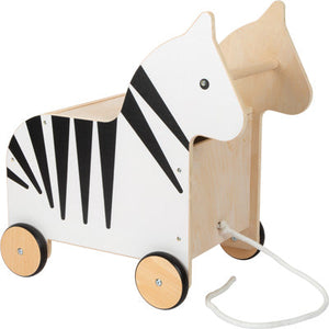 Charmante Spielzeugkiste in Zebraform aus robustem Holz mit schwarzen Streifen, Rädern und praktischer Zugschnur – perfekt als fahrbare Spielzeugbox für die Lieblingsspielzeuge der Kinder.