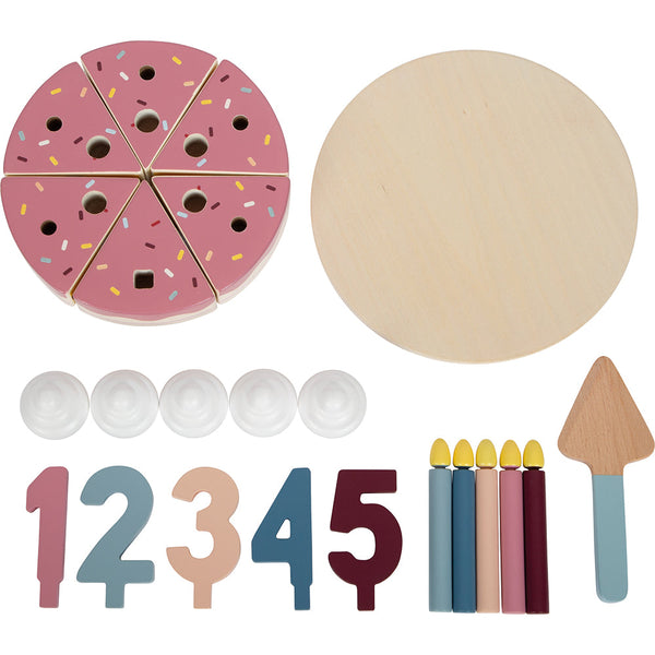 Holz-Geburtstagstorte-Set aus FSC® 100%-zertifiziertem Holz mit sechs Stücken, Teller, fünf Kerzen, vier Toppings und Zahlen 1–5 – ideal für fantasievolles Rollenspiel.