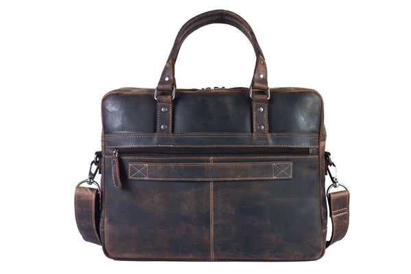 Braune Aktentasche aus Büffelleder mit vegetabiler Gerbung, mit Tragegriffen, Schultergurt und Reißverschlusstasche vorne – diese Aktentasche LUDWIG präsentiert sich auf weißem Hintergrund.
